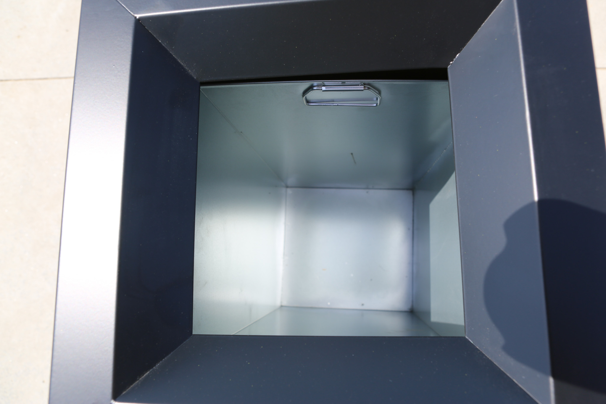 Coșul de gunoi AXIS 365, Rafinament funcțional pentru spații reprezentative , 60 L , 38 x 38 x 80 CM Coșul de gunoi AXIS 365, Rafinament funcțional pentru spații reprezentative , 60 L , 38 x 38 x 80 CM