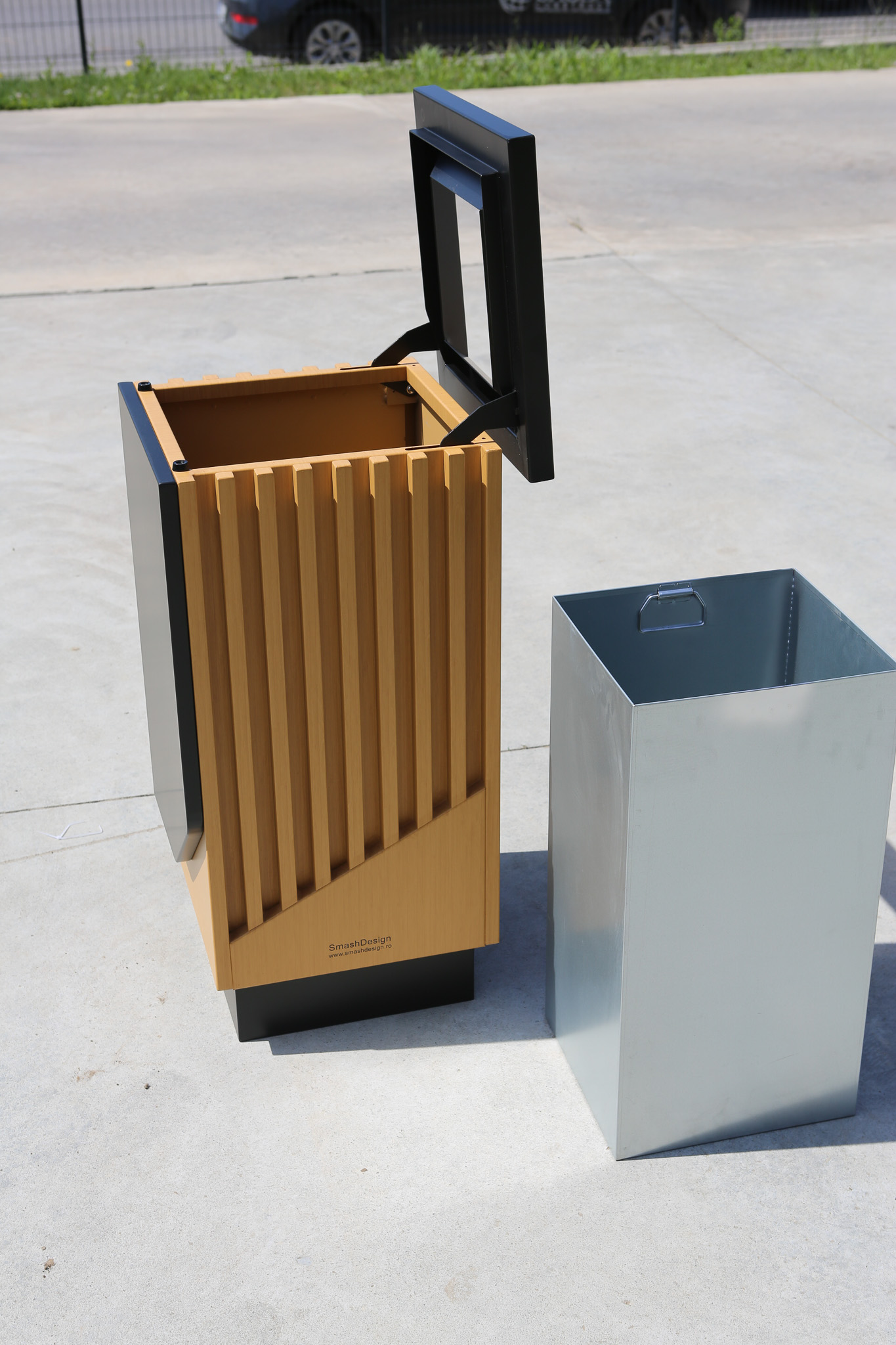 Coșul de gunoi AXIS 365, Rafinament funcțional pentru spații reprezentative , 60 L , 38 x 38 x 80 CM Coșul de gunoi AXIS 365, Rafinament funcțional pentru spații reprezentative , 60 L , 38 x 38 x 80 CM