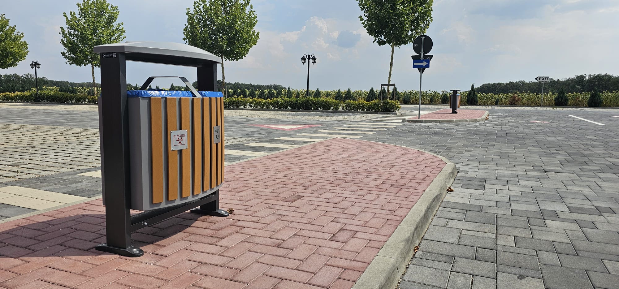 Coș de gunoi cu scrumieră din oțel – 80L - SMASH DESIGN - SMH94197B Coș de gunoi cu scrumieră din oțel – 80L - SMASH DESIGN - SMH94197B