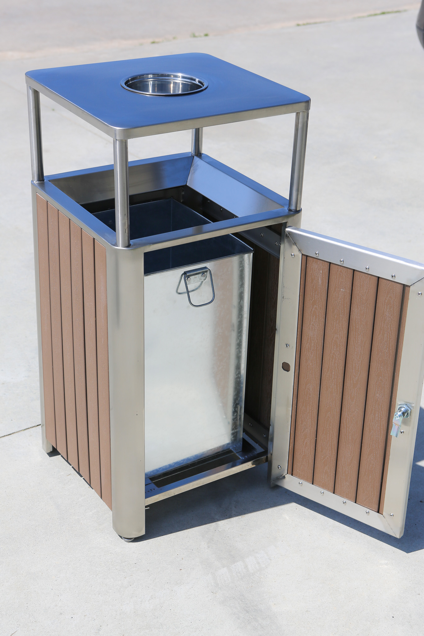 Coș de gunoi exterior cu scrumieră, argintiu – 50L – SMH9472B Coș de gunoi exterior cu scrumieră, argintiu – 50L – SMH9472B